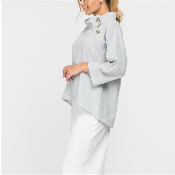 Gorgeous 3 Button Blouse - Picture 2 of 2